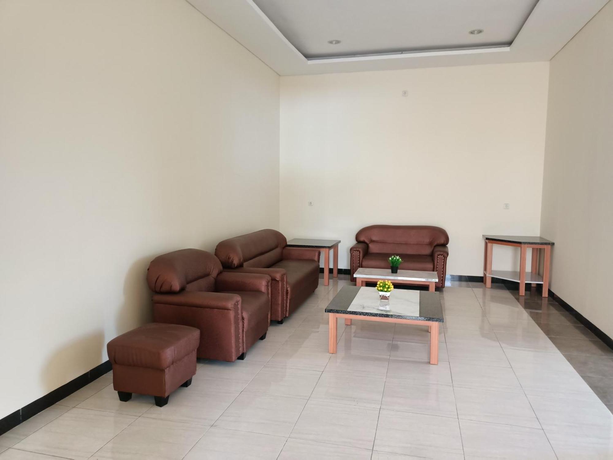 Chacha Homestay&Dormitory Ruteng Exterior foto