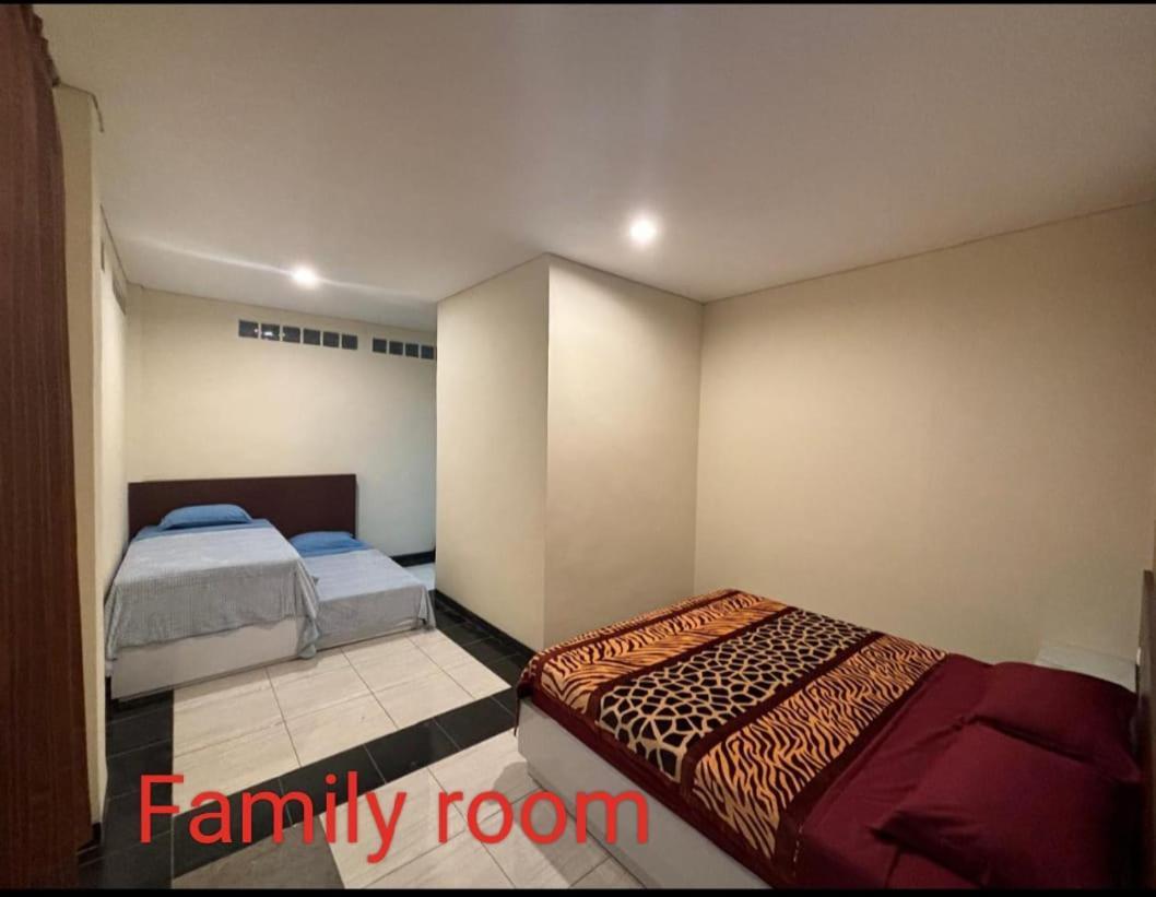 Chacha Homestay&Dormitory Ruteng Exterior foto